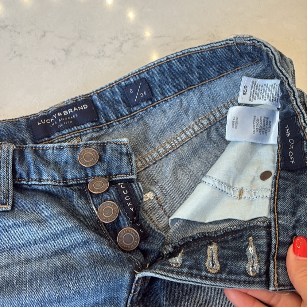 Like new lucky brand shorts - Picture 2 of 4
